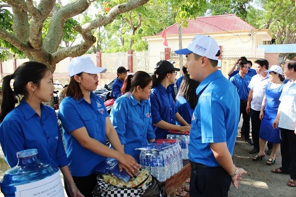 Nghệ An: Hỗ trợ tối đa cho thí sinh thi THPT quốc gia - 4 Đội thanh niên tình nguyện tiếp sức mùa thi ở các huyện đã được thành lập nhằm hỗ trợ tối đa cho thí sinh, người nhà thí sinh trong kỳ thi quan trọng này