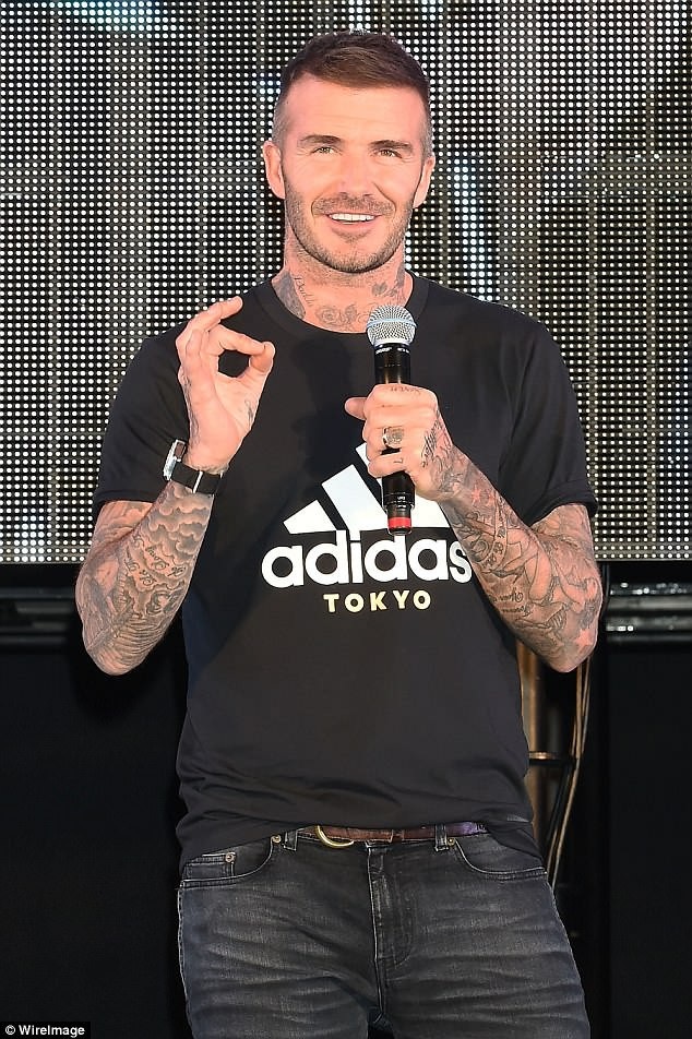 
Trong khi vợ bận rộn tại New York thì David đi công tác tại Nhật Bản.
