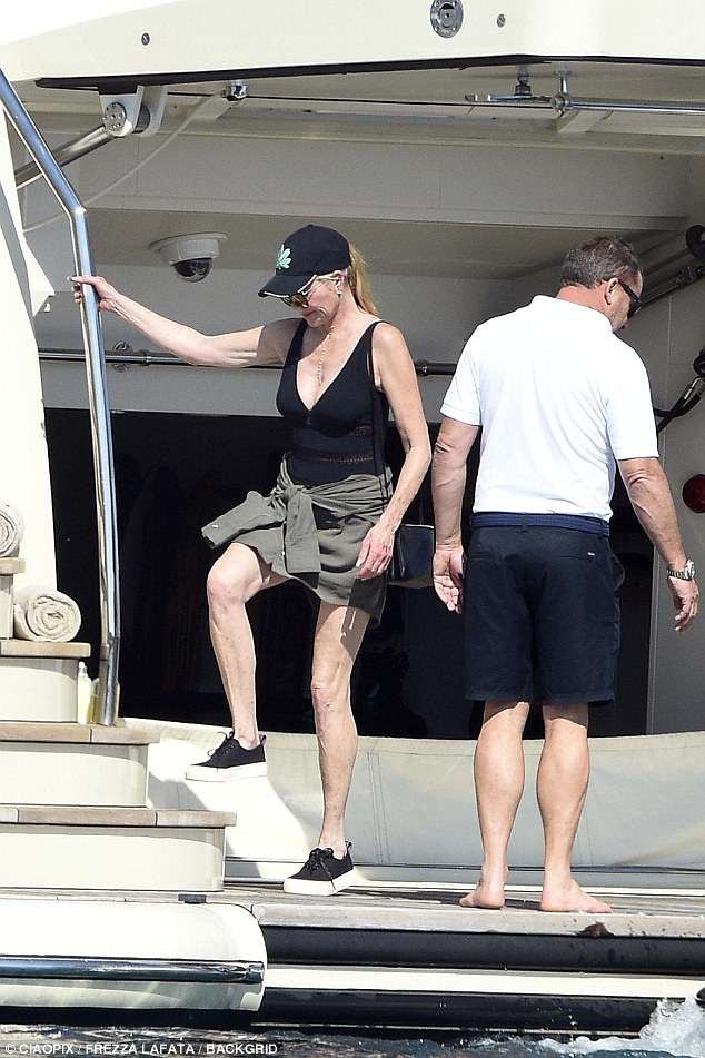 Ngưỡng mộ dáng thon minh tinh 61 tuổi Melanie Griffith - 6
Cặp đôi chung sống bên nhau từ năm 1996 và hoàn tất thủ tục ly dị vào năm 2015