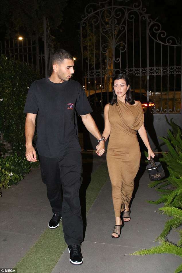 Kourtney Kardashian đẹp đôi bên bạn trai kém 14 tuổi - 8 Kourtney Kardashian đẹp đôi bên bạn trai kém 14 tuổi - 8