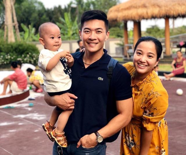Nghệ sĩ xiếc Quốc Cơ nói về “lỗi lầm lớn nhất” với vợ - 2 Sau thời gian tập trung cho công việc, anh dành thời gian nghỉ ngơi để đưa vợ con đi chơi xa