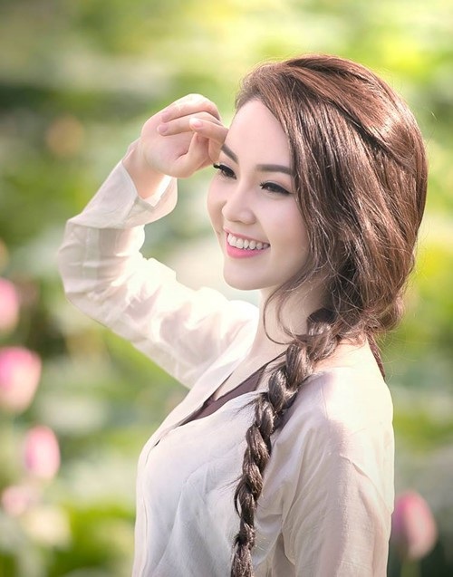 Ngẩn ngơ dàn mỹ nhân Việt có duyên với nghề báo, sẵn sàng lăn xả vì nghề - 4 Nhiều năm theo nghề nhưng cô không cho mình ngơi nghỉ mà vẫn dành thời gian học thêm Thạc sĩ kinh doanh để nâng cao kiến thức cho lĩnh vực đang dẫn dắt. Để tập trung vào công việc làm MC và biên tập viên truyền hình, Thụy Vân chọn lọc khi tham gia các hoạt động showbiz.