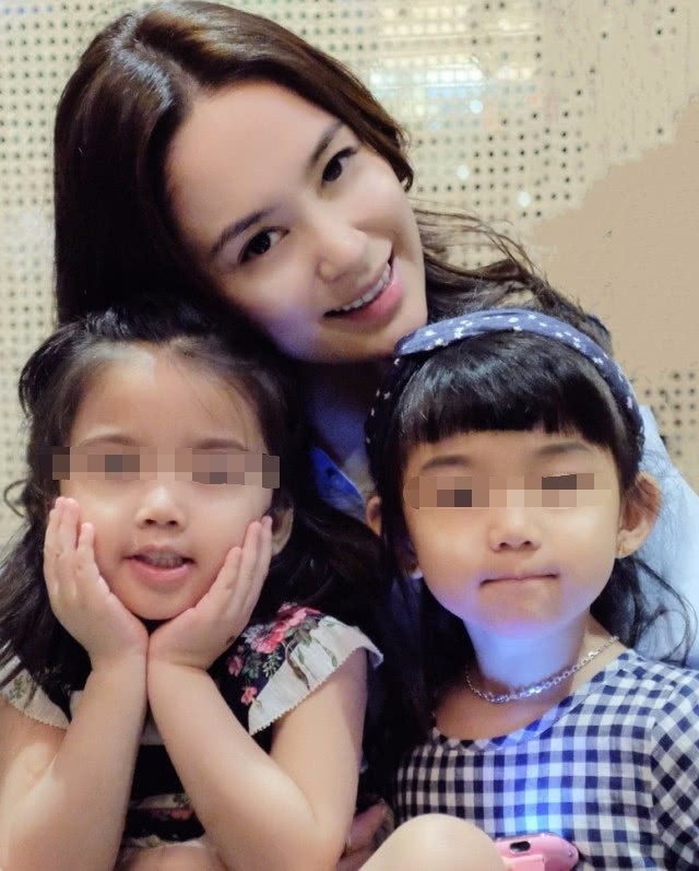 Chung Hân Đồng háo hức làm mẹ - 4
Chung Hân Đồng tiết lộ, cô là người yêu trẻ con và muốn làm mẹ trong nhiều bài phỏng vấn trong quá khứ. Được biết, người đẹp đã quyết định trữ lạnh trứng của cô từ khi chưa lập gia đình để đảm bảo có thể lên chức mẹ bất kỳ lúc nào.
