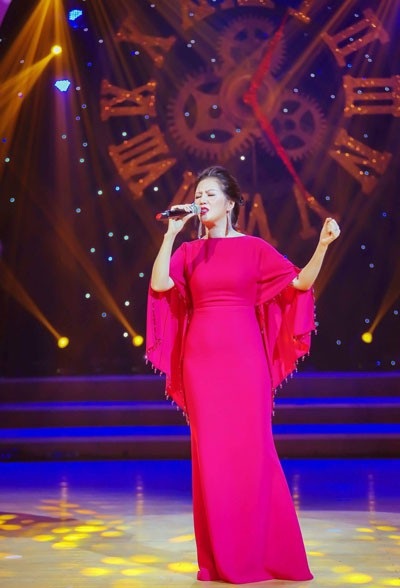 Đinh Hiền Anh đẹp cuốn hút khi hát nhạc trữ tình - 2