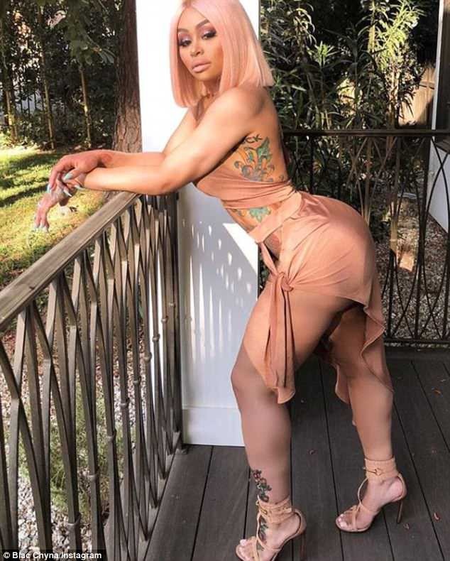Blac Chyna khoe dáng nóng bỏng - 5
Cô vừa gây sốc khi tiết lộ 2 bạn trai cũ của cô đều không thường xuyên chu cấp cho 2 con cô