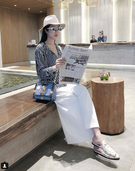Cuộc sống của Diệp Lâm Anh sau đám cưới bạc tỷ với ông xã thiếu gia - 7 Sau khi lấy chồng, Diệp Lâm Anh có phần ăn vận kín đáo hơn, khác với hình ảnh sexy táo bạo mỗi lần xuất hiện trước đây.