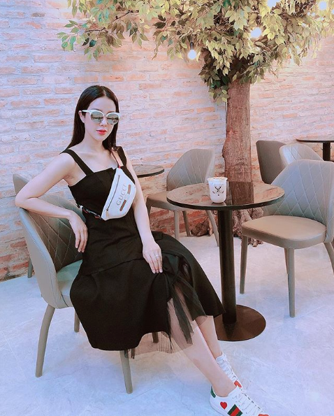 Cuộc sống của Diệp Lâm Anh sau đám cưới bạc tỷ với ông xã thiếu gia - 9 Và độ đắt đỏ của những món hàng hiệu thậm chí còn nâng tầm hơn hẳn.