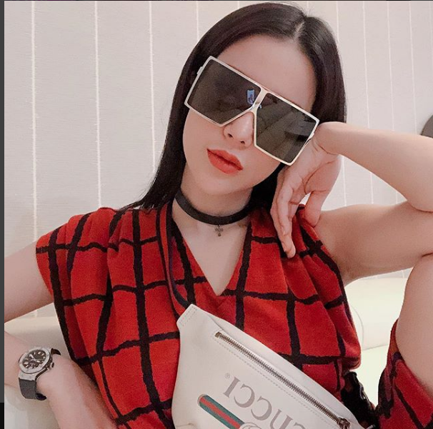 Cuộc sống của Diệp Lâm Anh sau đám cưới bạc tỷ với ông xã thiếu gia - 12 Hình ảnh nhẹ nhàng, thanh lịch và thư thái tận hưởng cuộc sống của Diệp Lâm Anh giờ đây dễ gây thiện cảm hơn so với hình ảnh có phần gợi cảm quá đà trước đây.