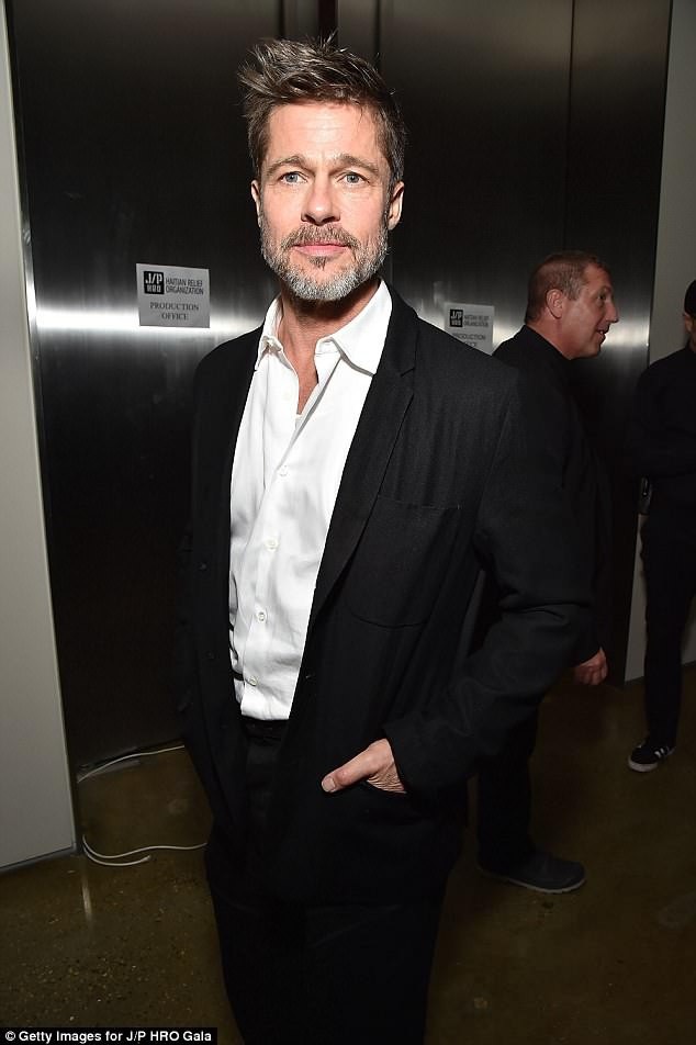 Brad Pitt ở khách sạn sang chảnh khi sang Anh thăm con - 1
Brad Pitt đang tới Anh để được gần các con nhỏ trong mùa hè này