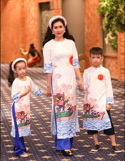 Nguyệt của “Phía trước là bầu trời” đưa hai con đi trình diễn thời trang - 3 Nguyệt của “Phía trước là bầu trời” đưa hai con đi trình diễn thời trang - 3