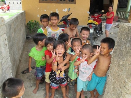 "Làng siêu đẻ" ở Tây Nguyên: Nơi bố mẹ nhớ nhầm tên các con - 3
Có những gia đình vì quá đông con nên bố mẹ không nhớ hết tên con