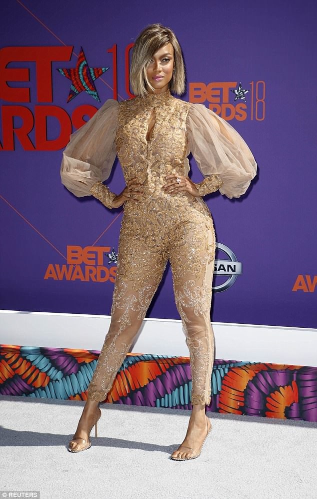 Amber Rose khoe ngực ngoại cỡ - 9
Siêu mẫu Tyra Banks thon thả tới bất ngờ