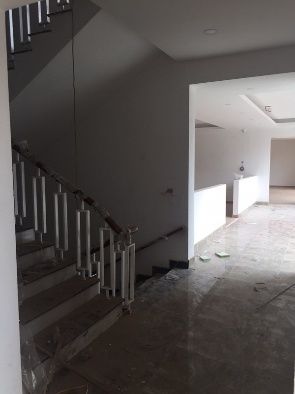 Thêm một tòa cao ốc ở Hà Nội bị đề nghị ngừng cấp điện nước - 2 Thang bộ khu vực nhà trẻ để hở.