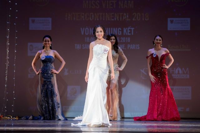 Đêm chung kết hoành tráng tại Paris của cuộc thi Hoa hậu Người Việt Liên Lục Địa 2018 - 2 Hoa hậu trong phần thi trang phục dạ hội