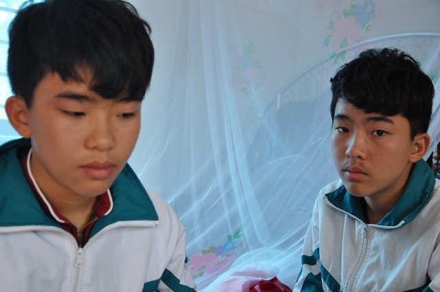 Hơn 13 triệu tiếp tục đến với chị Huê bị ung thư vú - 2 Tương lai của 2 anh em sẽ rất khó khăn nếu như không được bạn đọc báo điện tử Dân trí giúp đỡ.