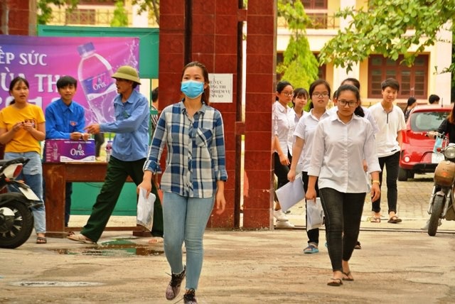 Đề Ngoại ngữ có độ phân hóa cao, thí sinh làm được khoảng 60% - 23
Đề tiếng Anh năm nay khó đạt điểm tuyệt đối. (Ảnh: Đức Văn)