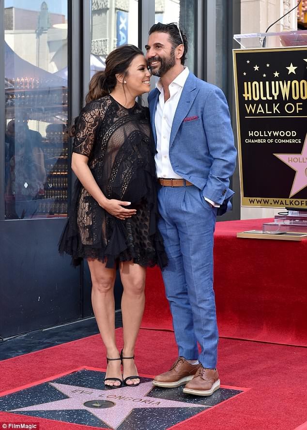 Eva Longoria nghẹn ngào khi làm mẹ lần đầu ở tuổi 41 - 1
Eva Longoria đang hạnh phúc bên ông xã, doanh nhân người Mexico - Jose.
