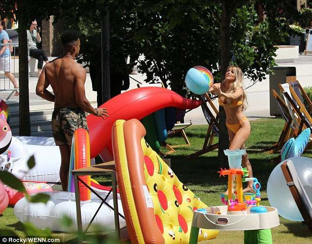 
Hayley Hughes năm nay 21 tuổi
