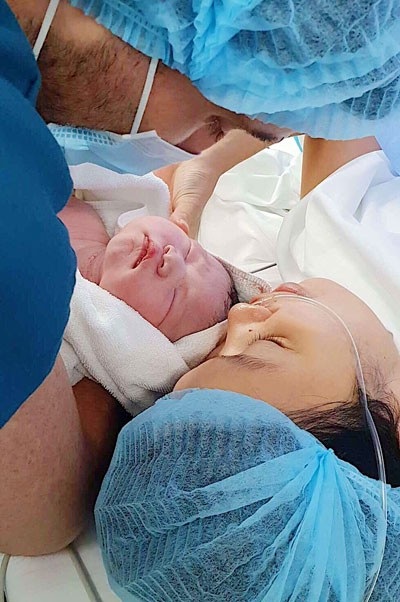Siêu mẫu Hà Anh hạ sinh bé gái cực đáng yêu - 2 Hà Anh hạ sinh bé gái trưa nay, ngày 26/6.