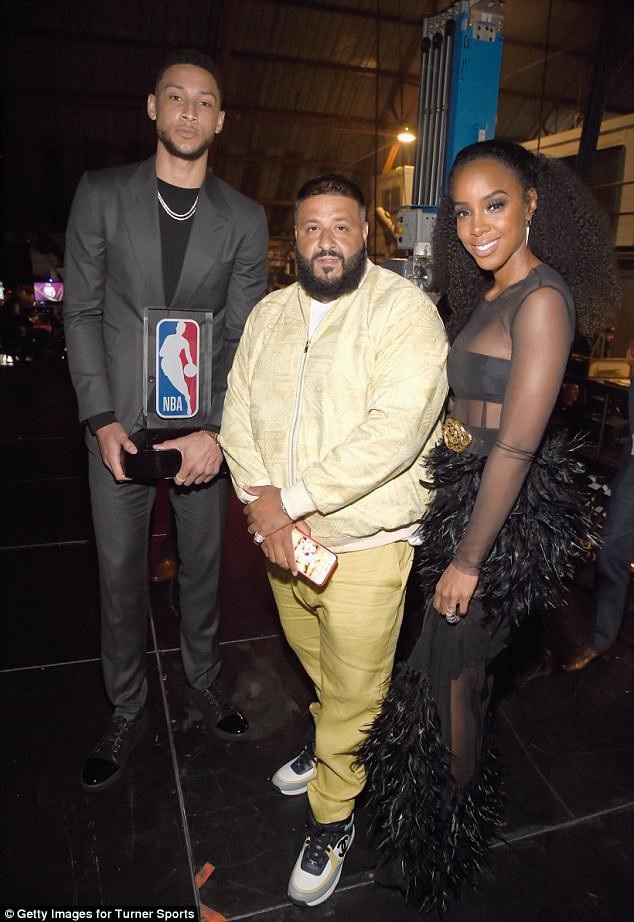 Kelly Rowland diện váy xuyên thấu sexy - 6
Giải thưởng thuộc về cầu thủ bóng rổ Ben Simmons (trái).