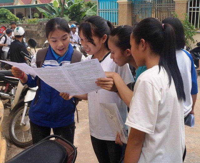 Môn Hóa THPT quốc gia: Phải học lực giỏi may ra mới đạt 8 điểm - 1
8 câu hỏi cuối là câu hỏi ở mức độ vận dụng cao, được đánh giá là lạ và rất khó.