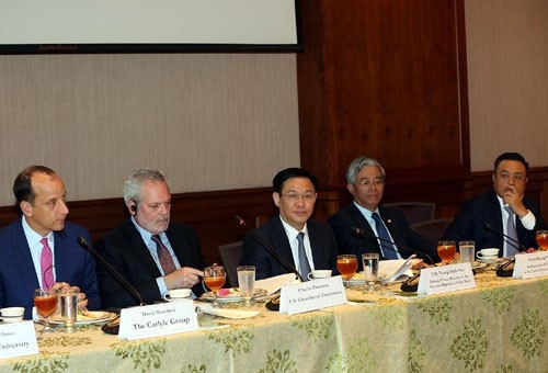Phó Thủ tướng Vương Đình Huệ trong cuộc làm việc với lãnh đạo Phòng Thương mại Mỹ