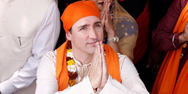 Thủ tướng Canada bị chỉ trích vì nghỉ làm nhiều - 2 Thủ tướng Trudeau tới một ngôi đền tại Ấn Độ hồi tháng 2 (Ảnh: Reuters)