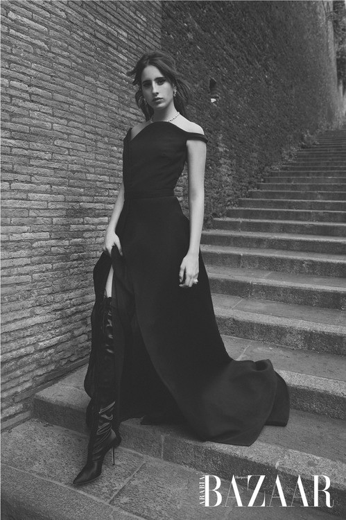 Taleedah có tham vọng gây dựng sự nghiệp người mẫu quốc tế mà vẫn đi theo những chuẩn mực văn hóa nơi cô sinh ra.