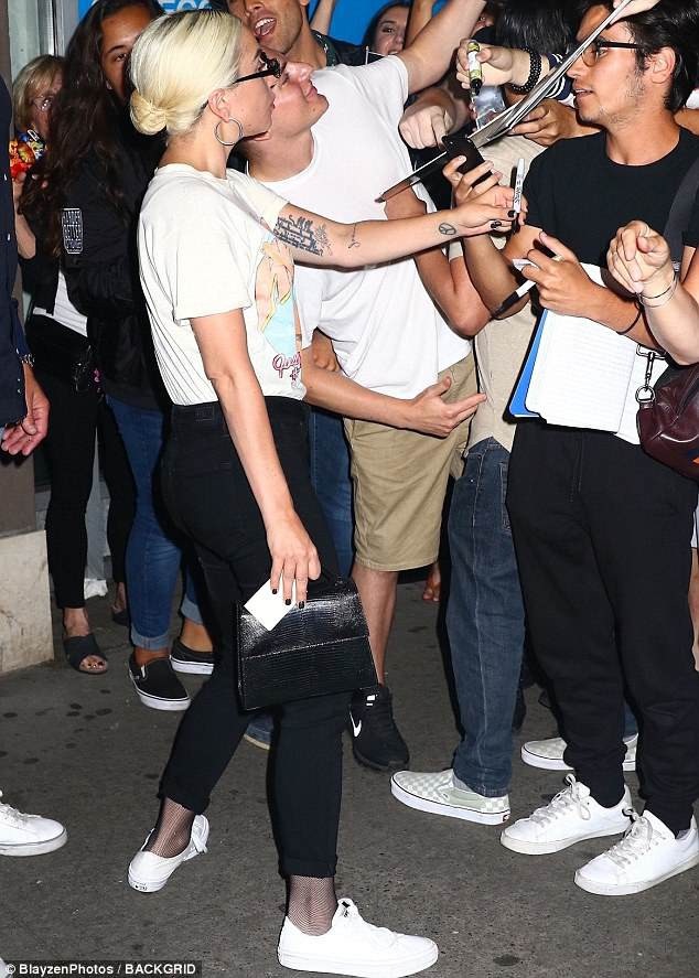 
Lady Gaga không đi biểu diễn trong vài tháng qua để dành thời gian hồi phục sức khỏe nhau nhiều tháng lưu diễn vất vả.
