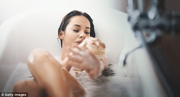 Ngâm trong bồn tắm nước nóng 5 lần mỗi tuần tốt cho tim, nghiên cứu mới cho biết tắm nước nóng có thể cải thiện lưu lượng máu