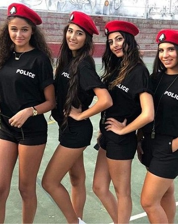 Vẻ đẹp quyến rũ của các nữ cảnh sát giao thông ở Broummana, Lebanon, trong trang phục mới