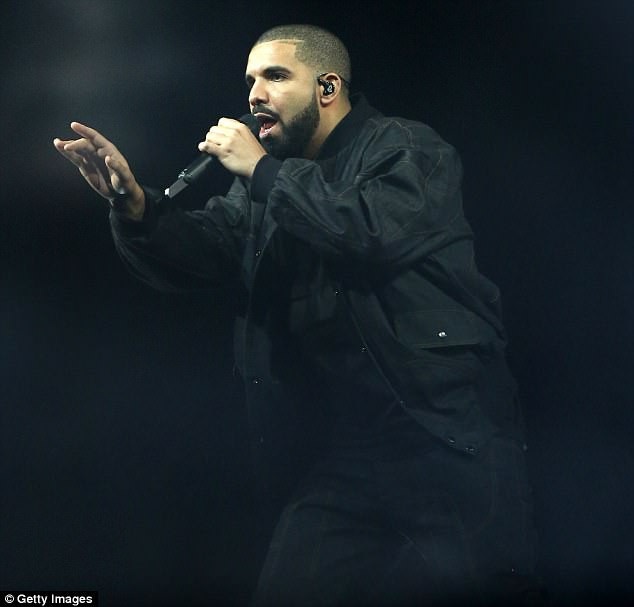 Drake xác nhận có con với diễn viên phim "người lớn" - 1
Rapper nổi tiếng người Canada Drake đã xác nhận với báo giới là anh đã có con với nữ diễn viên phim người lớn Sophie Brussaux