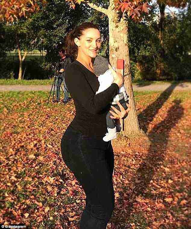 Drake xác nhận có con với diễn viên phim "người lớn" - 3
Brussaux hẹn hò với Drake từ tháng 1/2017 và sinh con trai 9 tháng sau đó