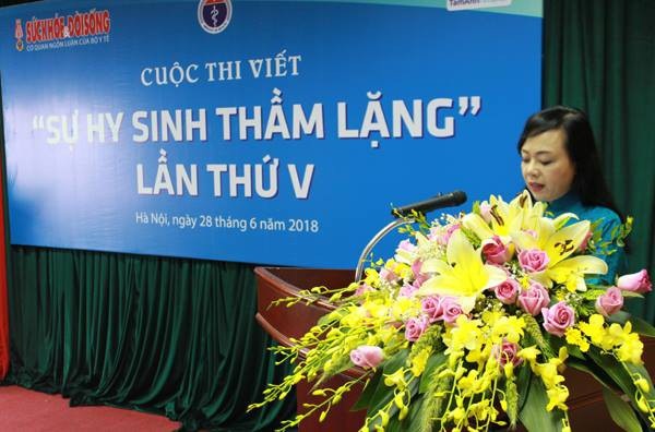 Bộ trưởng y tế: Phải có sức khỏe, thần kinh thép mới đáp ứng được áp lực ngành y - 1 Bộ trưởng Nguyễn Thị Kim Tiến phát biểu tại lễ phát động.