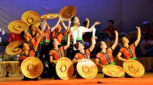 Nhiều nghệ sĩ nổi tiếng hội tụ tại Liên hoan Ca Múa Nhạc 2018 - 1 Liên hoan ca múa nhạc toàn quốc 2018 có 12 đơn vị tham gia (ảnh minh họa).