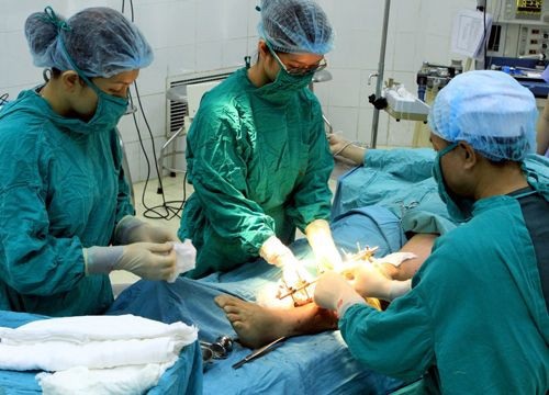 Một ca phẫu thuật tại Bệnh viện Bỏng quốc gia.