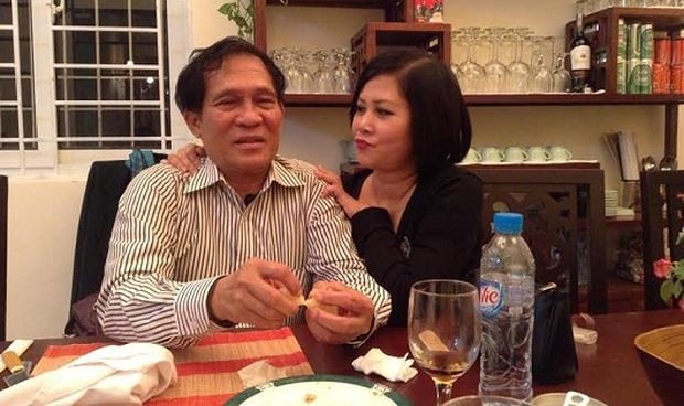 BTV Minh Tiệp bị tạm dừng lên sóng; Tố họa sĩ hiếp dâm, người mẫu nude… thất nghiệp - 7 Sau hơn 25 năm lựa chọn cuộc sống độc thân, NSƯT Minh Hằng kết hôn với người chồng thứ 2, người đàn ông “ròng rã” theo đuổi cô suốt 8 năm trời. Được biết, chồng cô đã từng trải qua một lần đổ vỡ hôn nhân. Hiện tại, ông xã của Minh Hằng là một tiến sĩ toán học và doanh nhân.