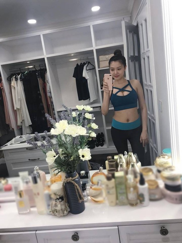 BTV Minh Tiệp bị tạm dừng lên sóng; Tố họa sĩ hiếp dâm, người mẫu nude… thất nghiệp - 12 Chỉ một tháng sau khi sinh con cho chồng đại gia hơn 18 tuổi, Nữ hoàng sắc đẹp toàn cầu Ngọc Duyên đã lấy lại được vóc dáng chuẩn như thời còn son rỗi với số đo 3 vòng bốc lửa khiến nhiều người ngỡ ngàng.