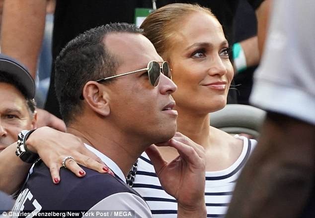 Jennifer Lopez hạnh phúc bên bạn trai kém tuổi - 2
Alex Rodriguez từng là VĐV bóng chày nổi tiếng nước Mỹ