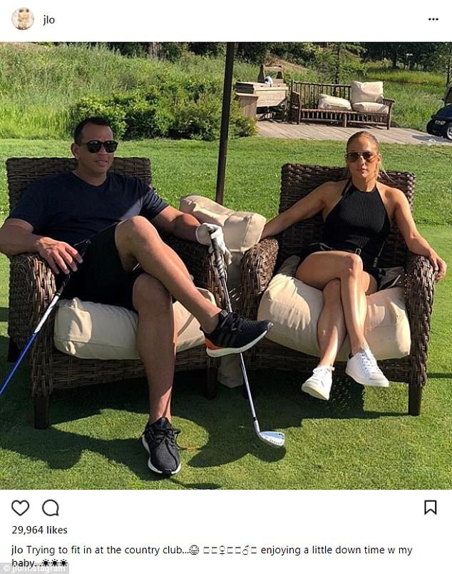 Jennifer Lopez hạnh phúc bên bạn trai kém tuổi - 4
Jennifer Lopez và Alex Rodriguez hẹn hò với nhau hơn 1 năm và gắn bó như hình với bóng