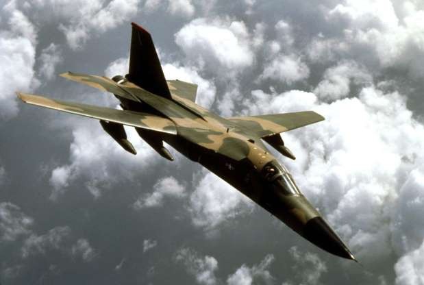 Những “chim sắt” bay nhanh nhất thế giới - 10 F-111 Aardvark là máy bay tấn công chiến thuật của hãng General Dynamics, Mỹ. Máy bay có vận tốc tối đa Mach 2,5 (3.087 km/h), thời gian bay vòng quanh thế giới: 15,06 giờ. (Ảnh: Không quân Mỹ)