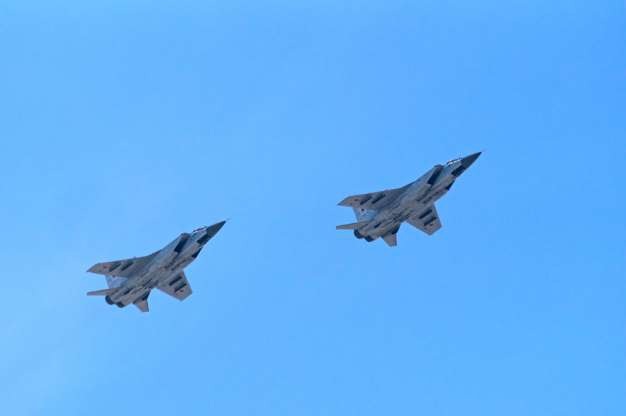 Những “chim sắt” bay nhanh nhất thế giới - 9 Mikoyan-Gurevich MiG-25 Foxbat là máy bay chiến đấu đánh chặn, trinh sát và ném bom siêu thanh của Liên Xô. Foxbat đạt tốc độ tối đa Mach 2,83 (3.500 km/h), thời gian đi vòng quanh thế giới là 11,35 giờ. (Ảnh: Sputnik)
