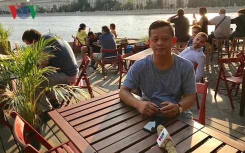 Điểm hẹn cho những người yêu thích món ăn Việt tại Moscow - 2 Ông Trần Mạnh Hùng chủ quán Bổ.