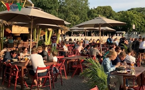 Điểm hẹn cho những người yêu thích món ăn Việt tại Moscow - 3 Thực khách đến quán Bổ ăn rất đông.