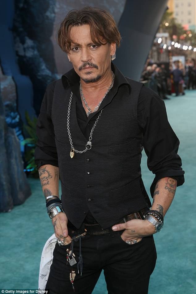 
Johnny Depp khỏe mạnh và vạm vỡ của trước đây.
