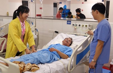 3 bệnh nhân nhiễm liên cầu lợn, 1 người tử vong sau khi ăn dê ốm - 1 Ông Ma Doãn Vàng bị nhiễm khuẩn liên cầu lợn đang được điều trị tích cực tại Bệnh viện Đa khoa Trung ương Thái Nguyên.