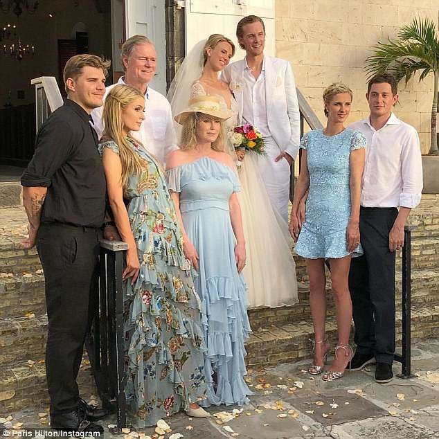 Chùm ảnh đẹp trong hôn lễ em trai Paris Hilton - 3
Gia đình Hilton bên con dâu mới