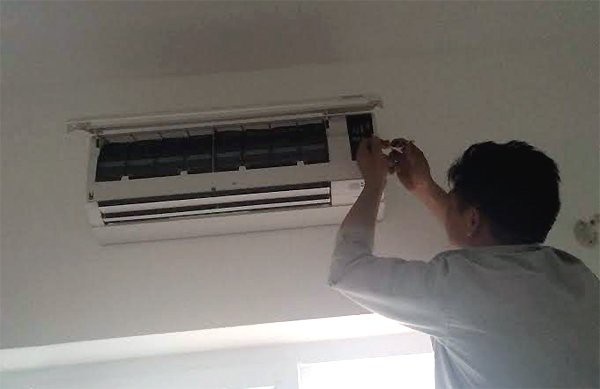 Sai lầm bạc triệu, tàn phá điều hòa: Đa số người dùng đang mắc phải - 1
Nhiều người có thói quen máy điều hòa đang chạy tốt quyết không bảo dưỡng và chỉ gọi thợ khi máy gặp trục trặc