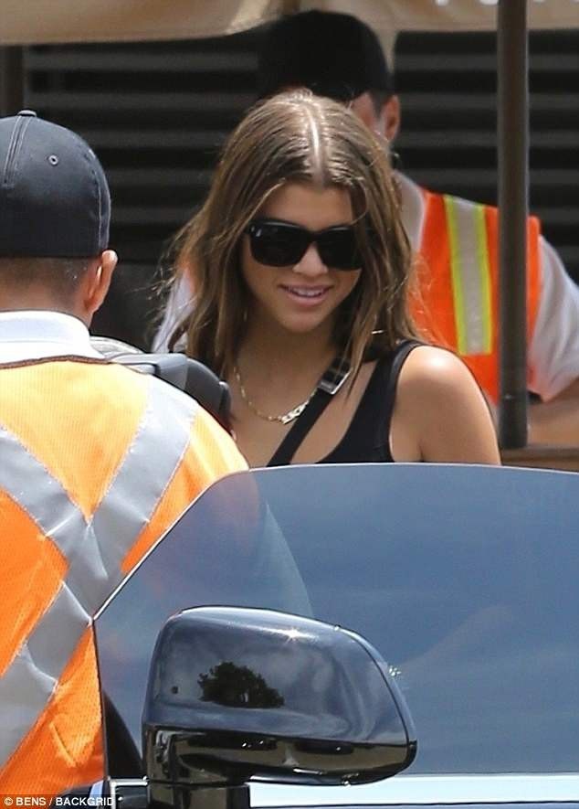 
Sofia Richie tươi tắn trở lại sau khi quay về với bạn trai
