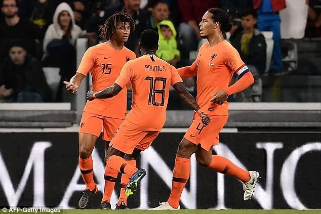 Hà Lan và Italia bất phân thắng bại tại Juventus Arena - 6
Hà Lan đã có trận hòa hú vía tại Juventus Arena, sau khi Italia chơi thiếu người do Criscito bị đuổi khỏi sân
